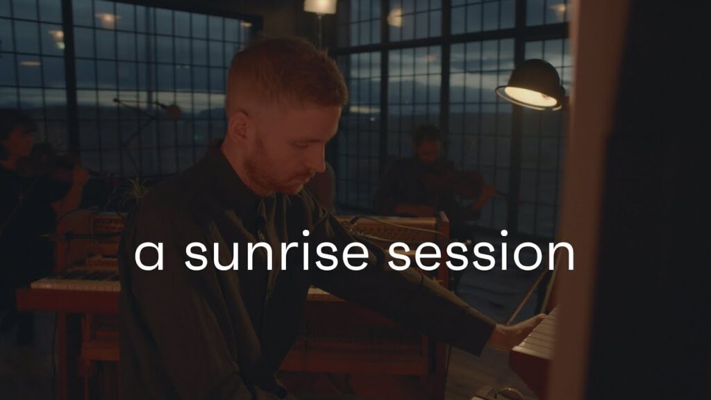 次世代クラシカル筆頭 Ólafur Arnalds が、「A Sunrise Session」の映像をEP化 - ヴェヴェラージ